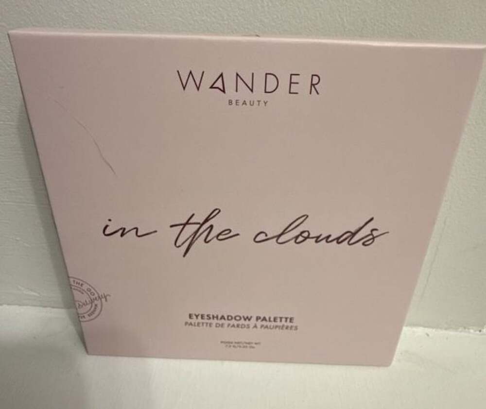 Wander Beauty In The Clouds Eyeshadow Palette